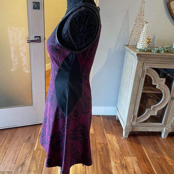 Buffalo Burgundy/Black Lace Sleeveless Dress - Picture 3 of 5